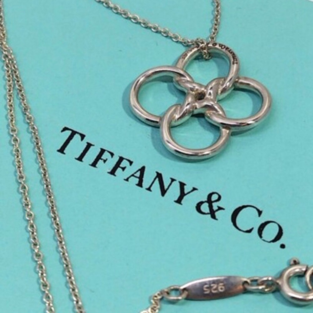 Tiffany & Co. Peretti Quadrifoglio Four Leaf Clover Silver Interlocking Necklace